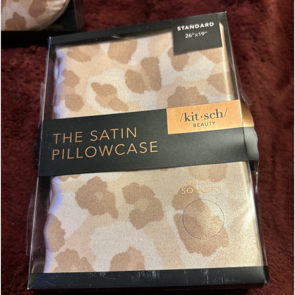 Kitsch Satin Pillowcase & Matching Eye Mask - Picture 2 of 9